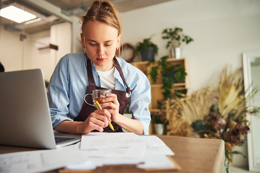 Bookkeeper helping a growing business manage cash flow